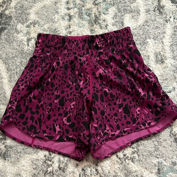 Lululemon Track That Mid-Rise Lined Short 5" - Picture 1 of 9